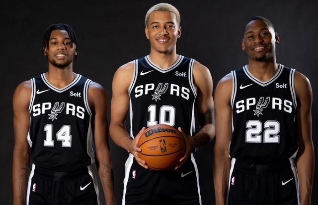 马刺实力出众,稳操胜券拿下胜利的简单介绍 马刺实力出众,稳操胜券拿下胜利的简单介绍