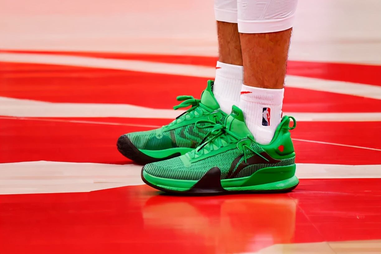 冰岛门将发挥出色击败对手成为热议话题的简单介绍