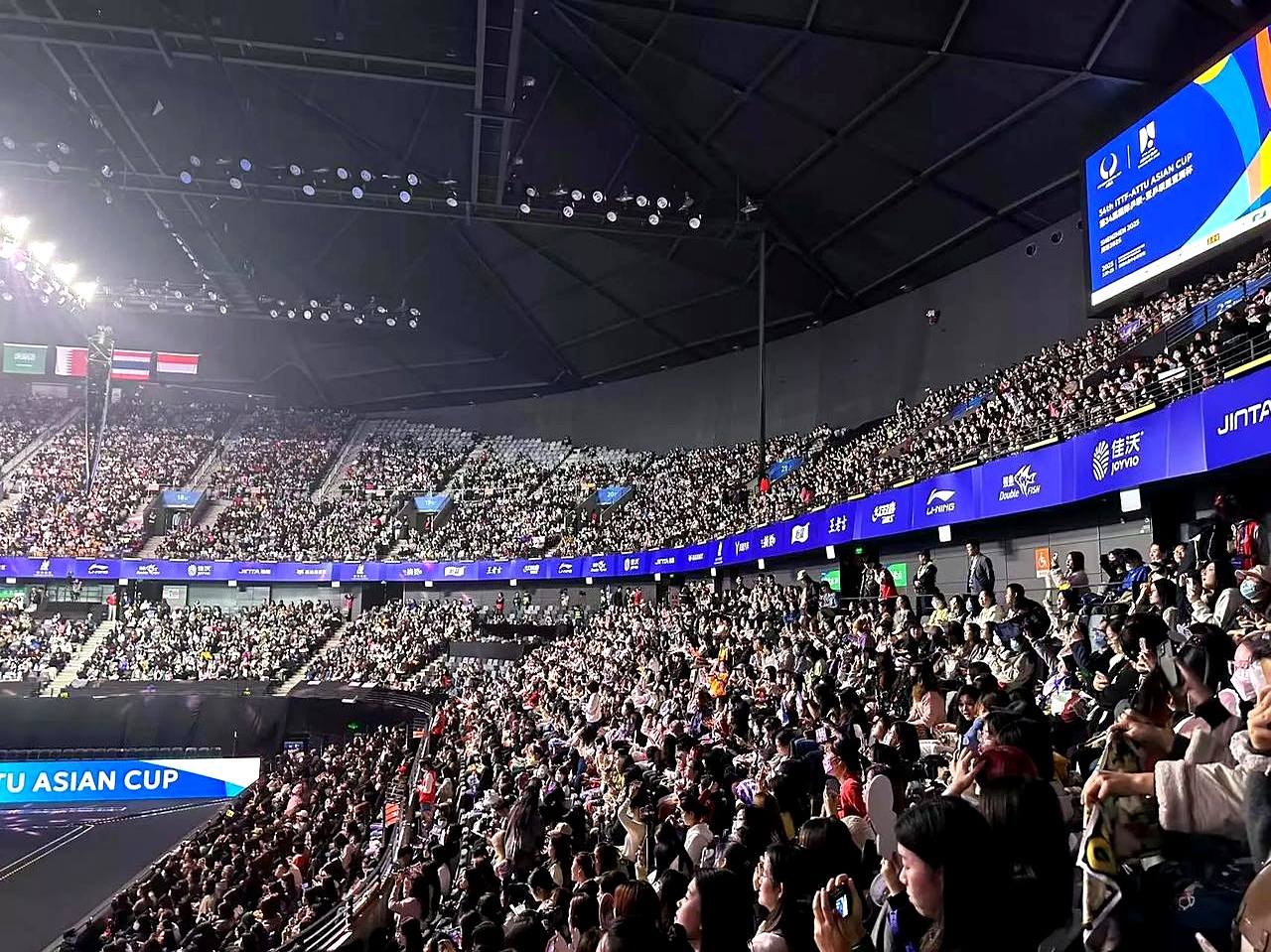 英雄无悔赢得比赛,赢得全场球迷支持 英雄无悔赢得比赛,赢得全场球迷支持