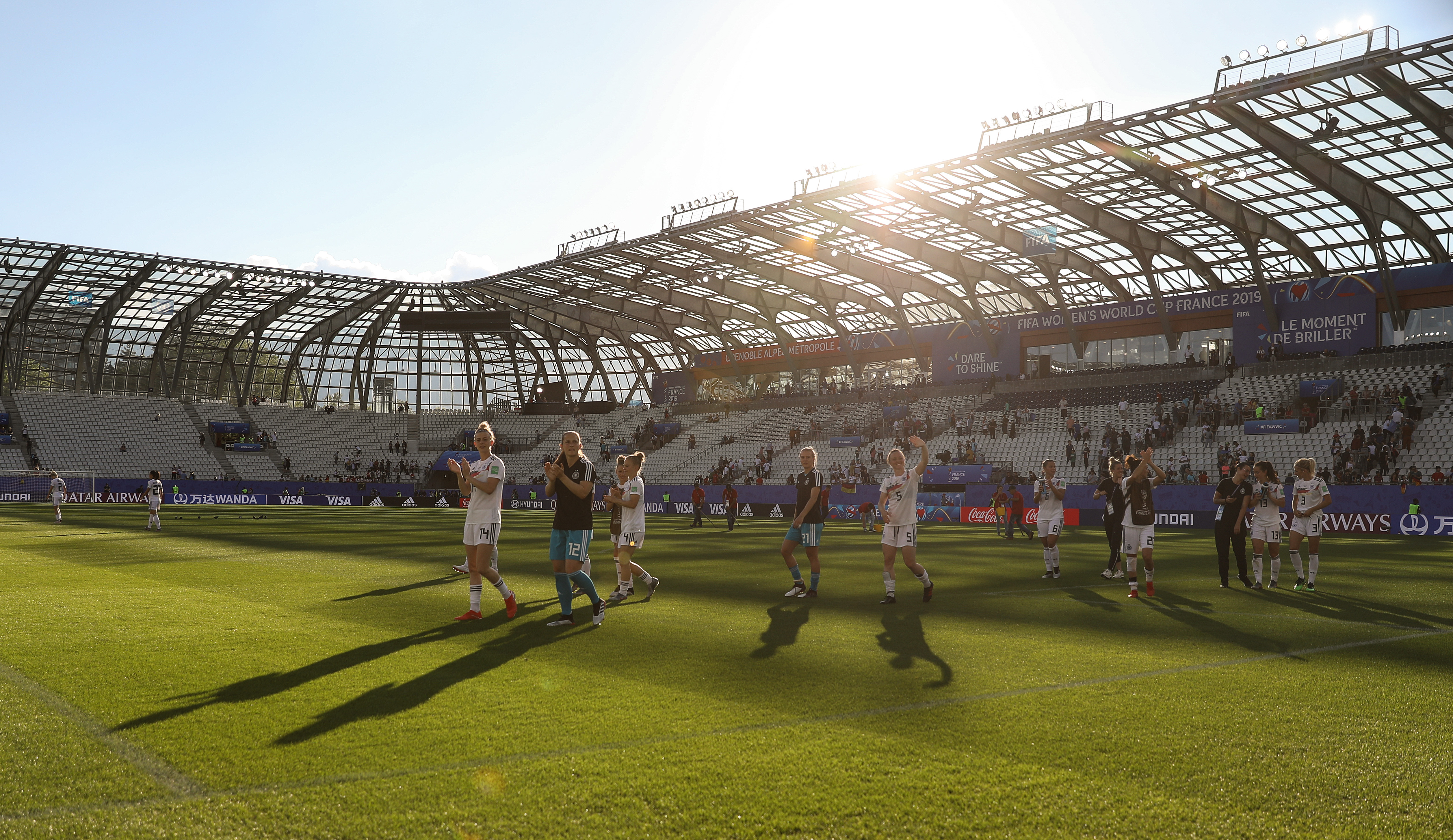 德国女足主场大胜尼日利亚队，晋级强