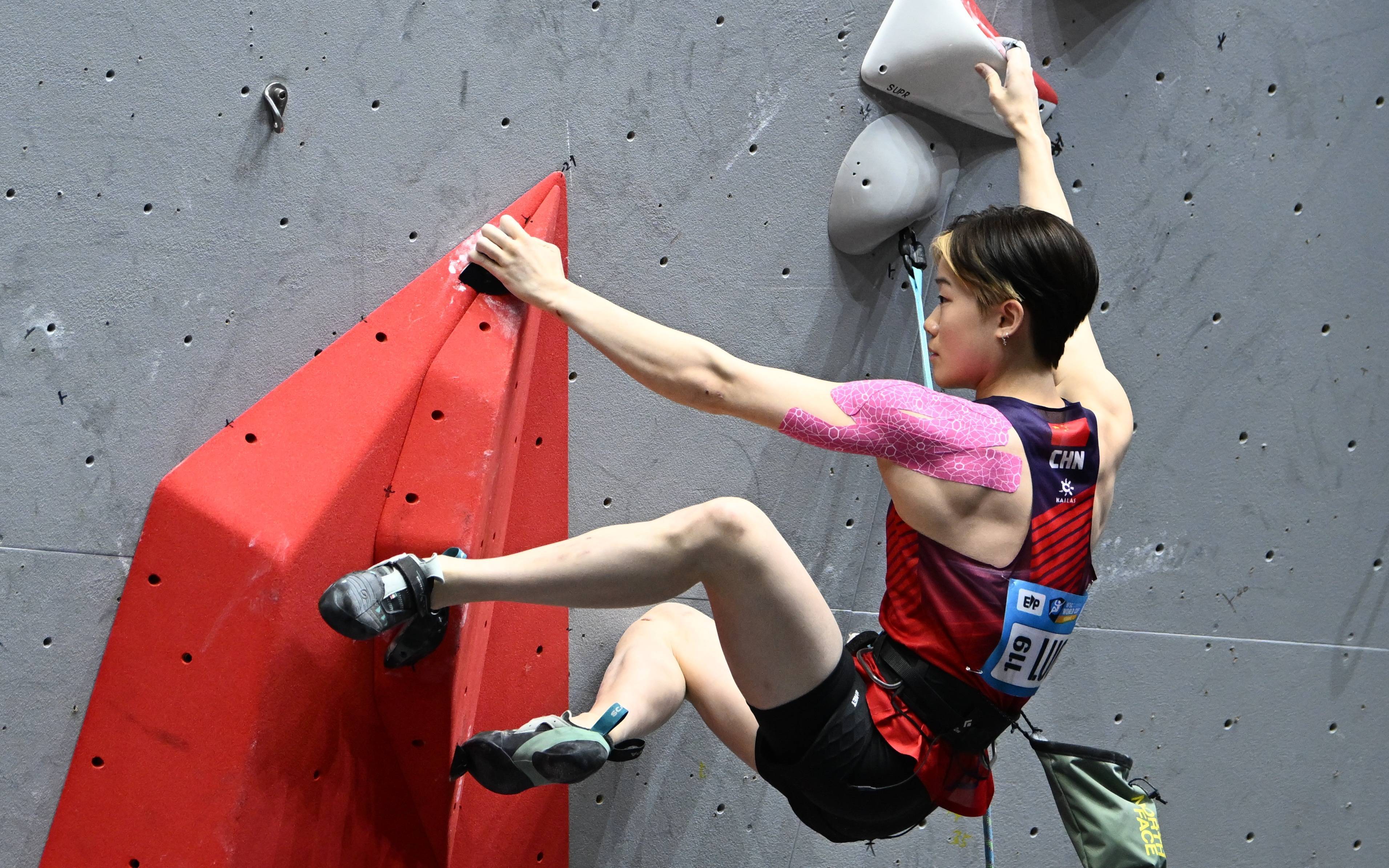 厄瓜多尔选手飒爽英姿,登上领奖台 厄瓜多尔选手飒爽英姿,登上领奖台