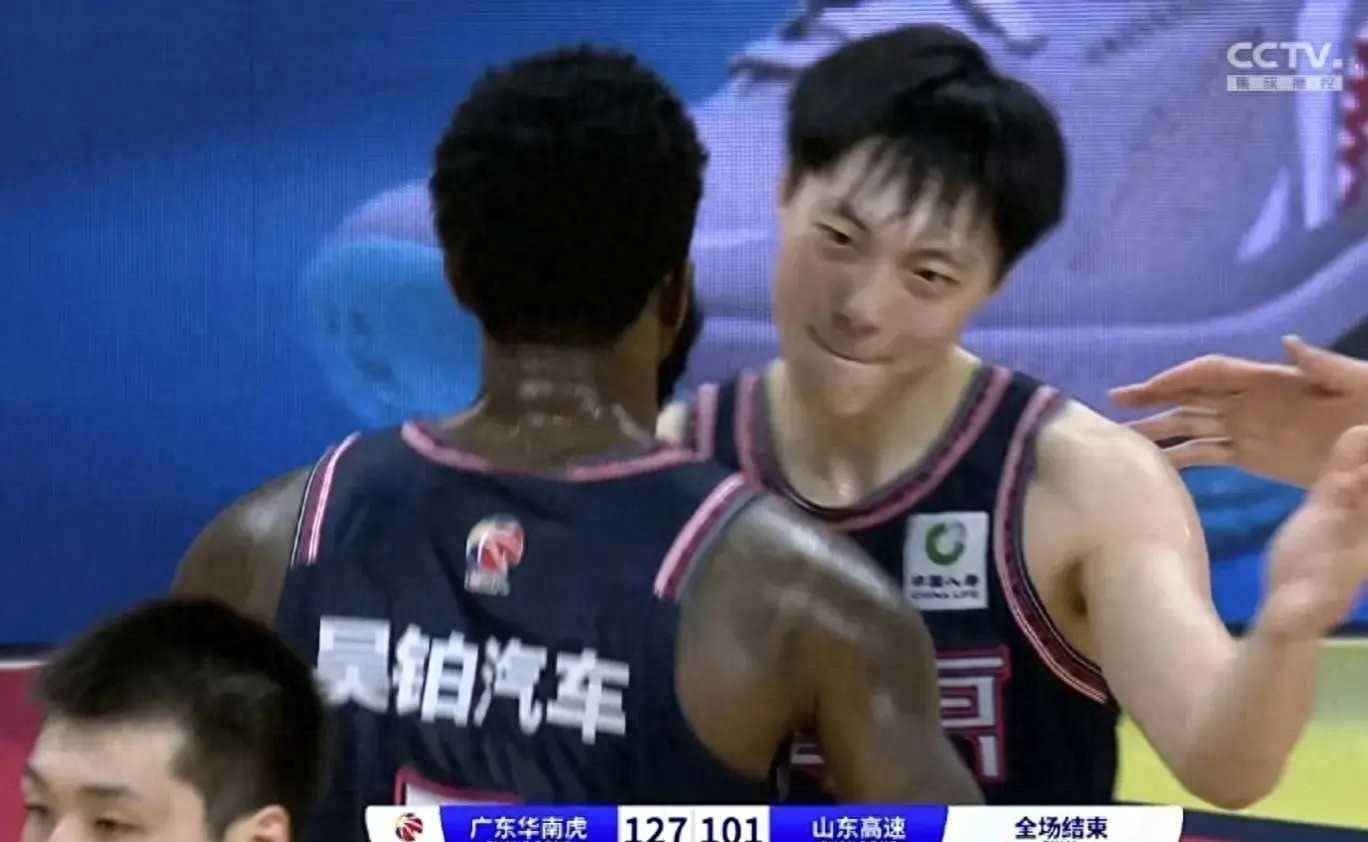 超强球员碾压对手展现非凡实力 超强球员碾压对手展现非凡实力