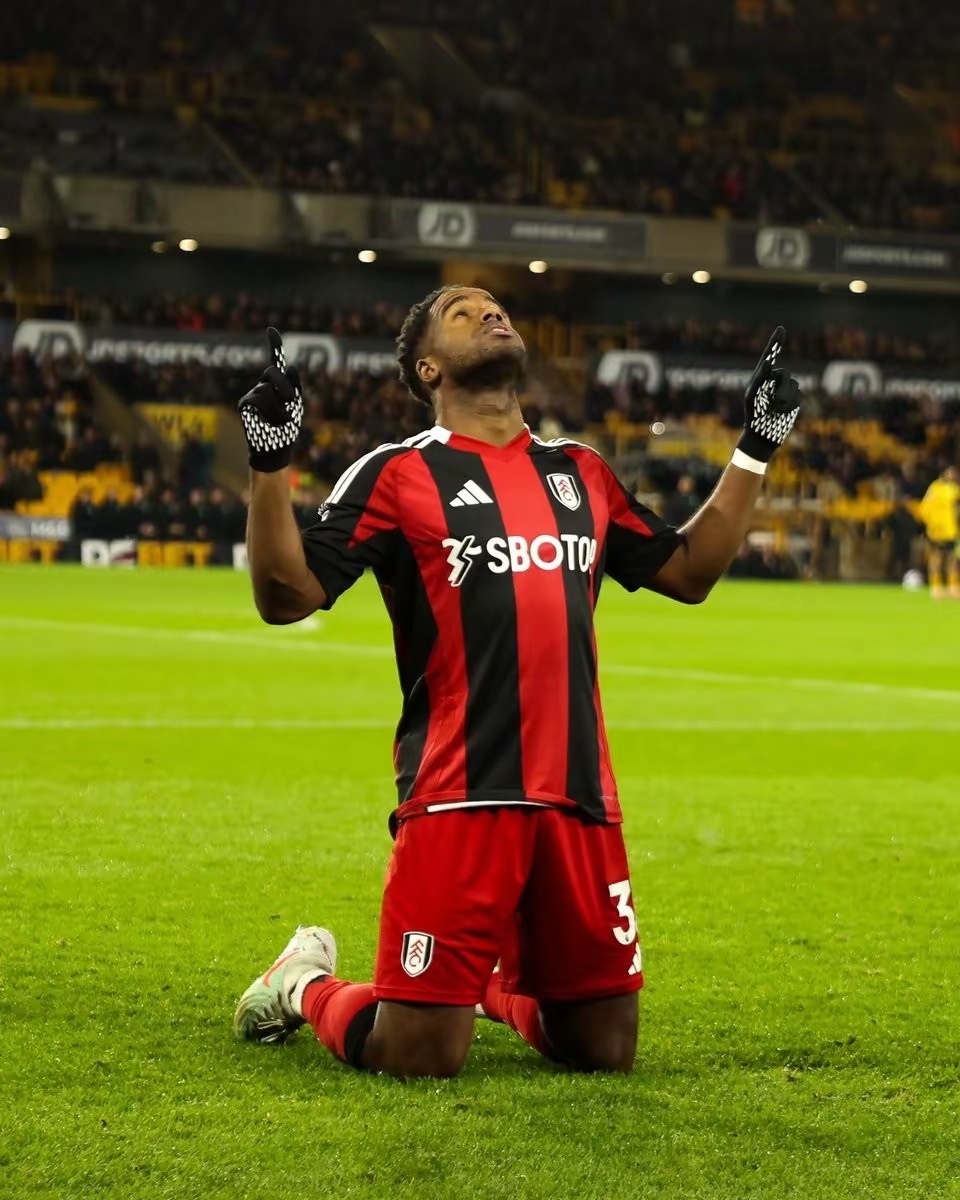 狼队客场挫败富勒姆，追赶积分领先