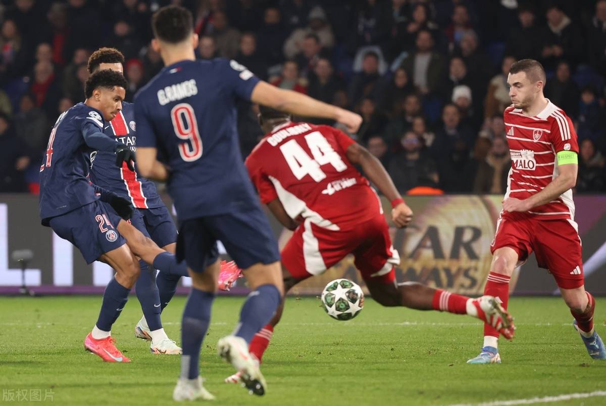 利物浦队击败巴塞罗那，晋级半决赛