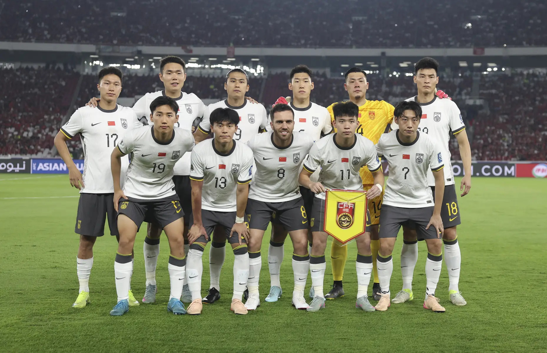 夺冠热门球队遭遇连败,压力巨大 夺冠热门球队遭遇连败,压力巨大