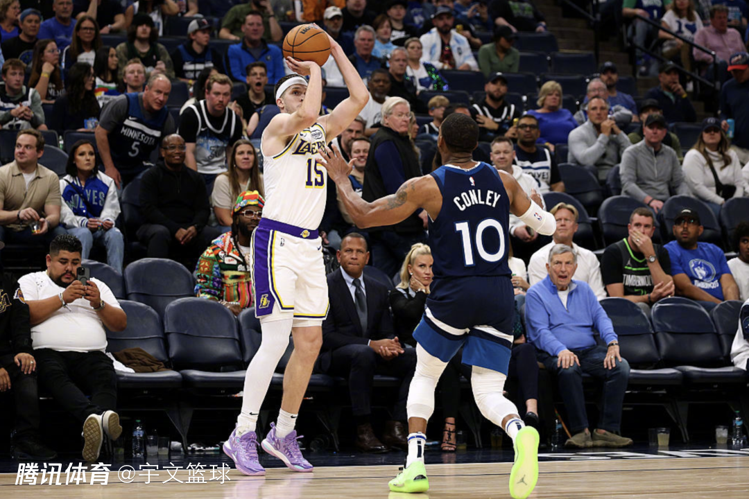 雄鹿客场惨败,遭遇季后赛关键挫败 雄鹿客场惨败,遭遇季后赛关键挫败