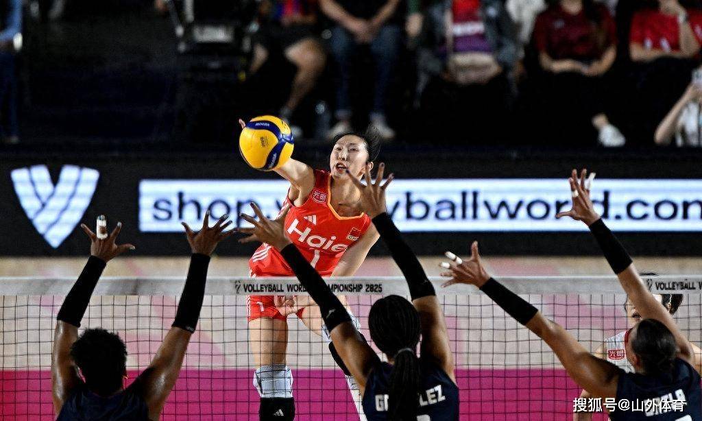 精彩不断！排球比赛上双方互有攻防，悬念重重的简单介绍